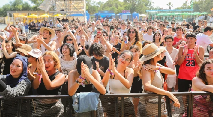 ZEYTİNLİ ROCK FESTİVALİ MUHTEŞEM KONSERLERLE BAŞLADI