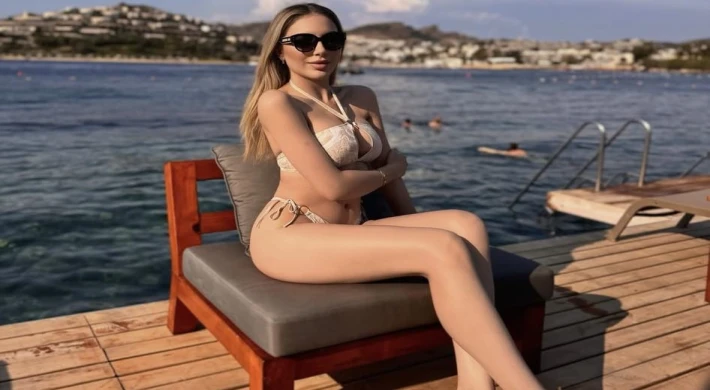 TUĞÇE ARAL'DAN TATİL POZLARI