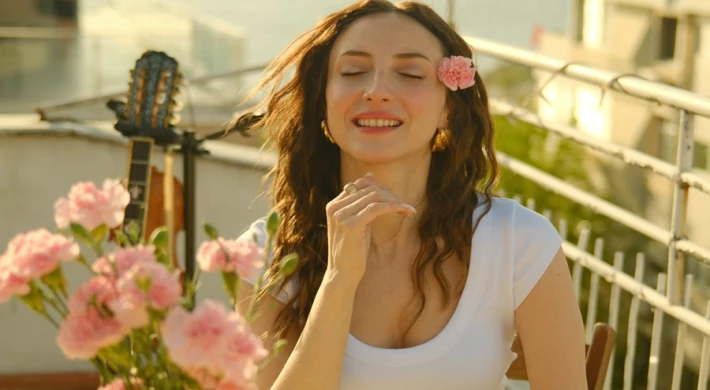 CEREN GÜNDOĞDU YENİ KLİP ŞURACIKTA
