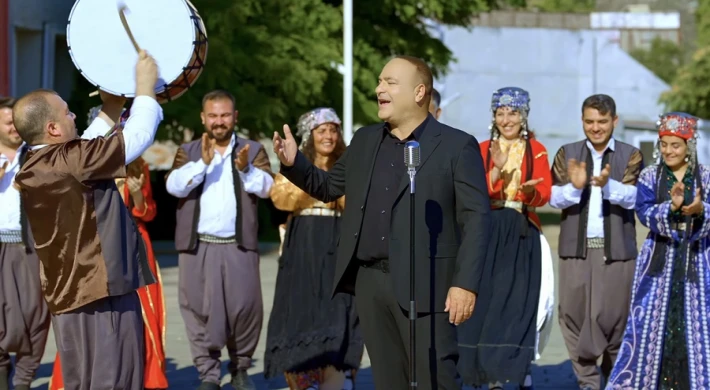 MAGAZİN VE MÜZİK DOLU BİR GECE