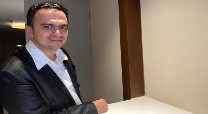 A SYSTEM DYİNG OF ITS OWN DECEİT