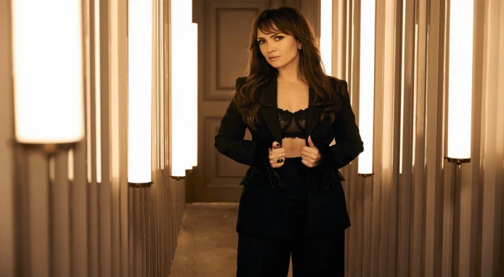 FÜSUN BATUM’DAN ‘YALAN OLUR’A YEPYENİ BİR YORUM