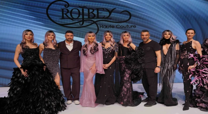 GALA DEFİLESİNDE YILDIZLAR GEÇİDİ