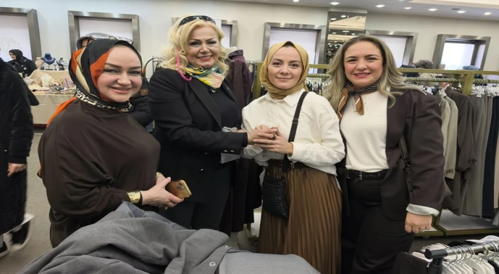 BAŞARILI ERKEĞİN ARKASINDAKİ KADIN