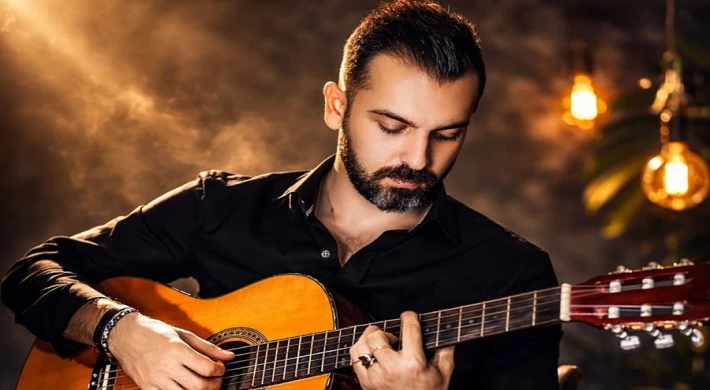 DÖRT AYLIK SESSİZLİĞİNİ İKİ ŞARKIYLA BOZDU