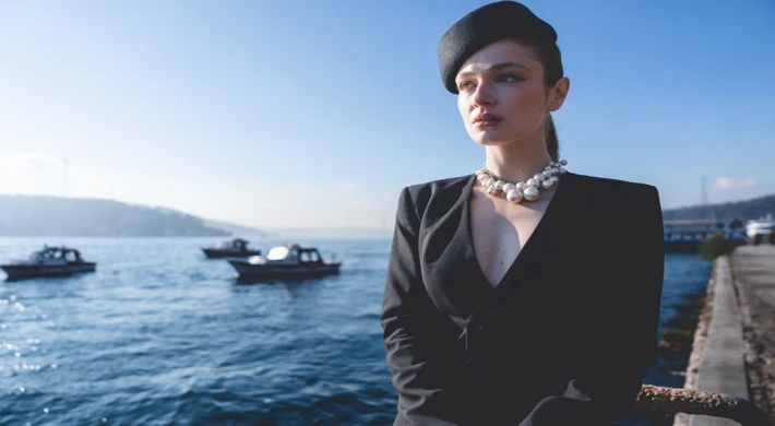 TÜRK MÜZİĞİNİN SEVİLEN ŞARKILARINDAN BİRİNİ YORUMLADI