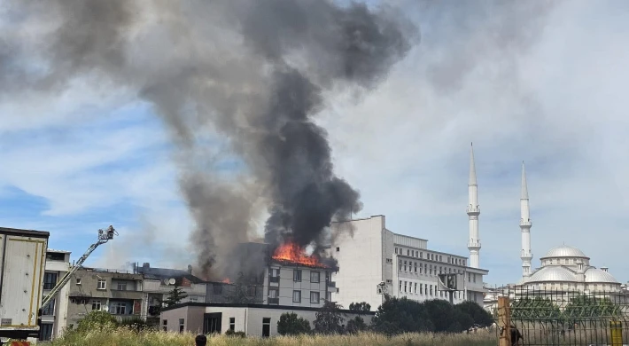 İSTANBUL'DA KORKUTAN YANGIN