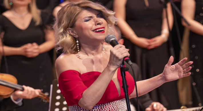 SEZEN CİN ÖZDEMİRDEN ÜST ÜSTE İKİ KONSER