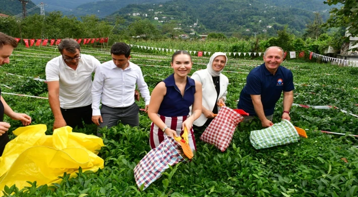 ÖNCE ÇAY TOPLADI, SONRA SAHNEDE HORON OYNADI