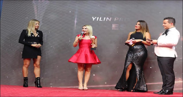 YILIN TV PROGRAMCISI ÖDÜLÜNÜ KUCAKLADI