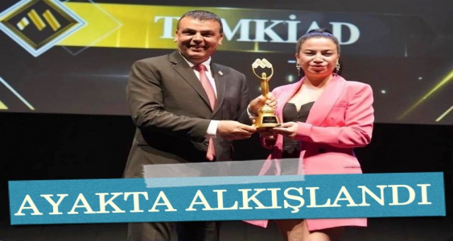 NİHAT TANRIKULU AYAKTA ALKIŞLANDI