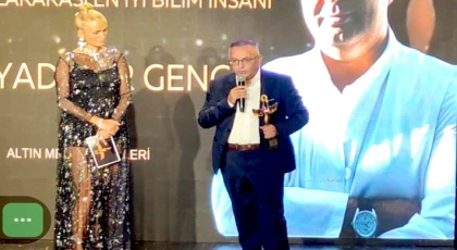 ÜNLÜ KANSER DOKTORU YADİGÂR GENÇ ÖDÜLÜNÜ İSTANBUL’DA ALDI