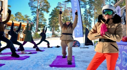 ECE VAHAPOĞLU İLE DAĞIN ZİRVESİNDE YOGA