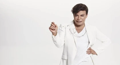 FATİH ÜREK MASKESİ DÜŞEN SAHNE AŞKLARA SESLENİYOR
