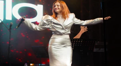 GÜLİZ AYLA’DAN CUMHURİYET COŞKUSU