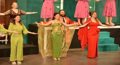 HALDUN DORMEN 98 YAŞINDA YÖNETMEN KOLTUĞUNDA