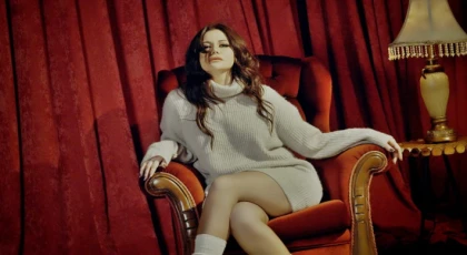 YELİZ AKYOL BEYOĞLU’NU BÜYÜLEDİ