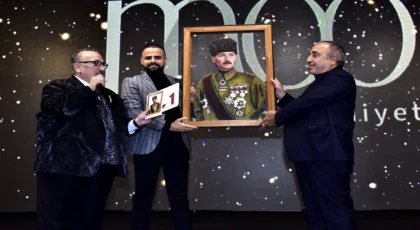 ATATÜRK PORTRESİNİN SATILMASINA İŞ İNSANINDAN ENGEL