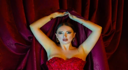 FEYRUZ BARIŞ SAHNEDE FIRTINA GİBİ