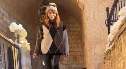 AYÇA VARLIER KAR YAĞISINDAN DOLAYI MAHSUR KALINCA YENİ YILA MARDİN'DE GİRDİ