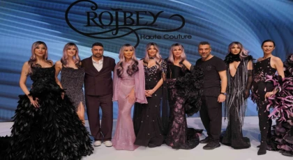 GALA DEFİLESİNDE YILDIZLAR GEÇİDİ