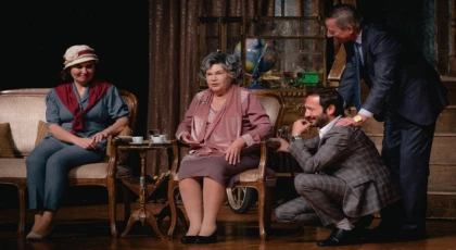 AĞAÇLAR AYAKTA ÖLÜR VEDA EDİYOR