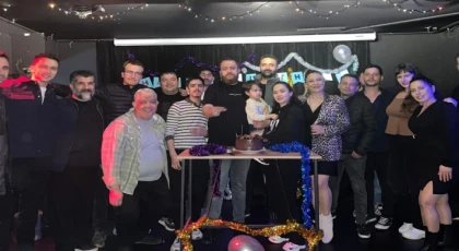 TİYATRO SAHNESİNDE DOĞUM GÜNÜ