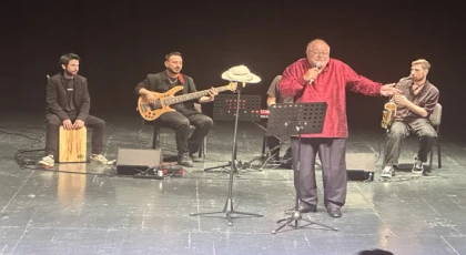 HEM ŞARKILARIYLA BÜYÜLEDİ