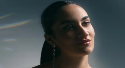 UZAKSIN BANA