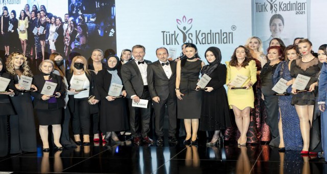 TÜRK İŞ KADINLARI PLAKET TÖRENİ